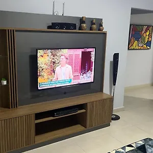 Linda Casa Em Fechado Apartamento